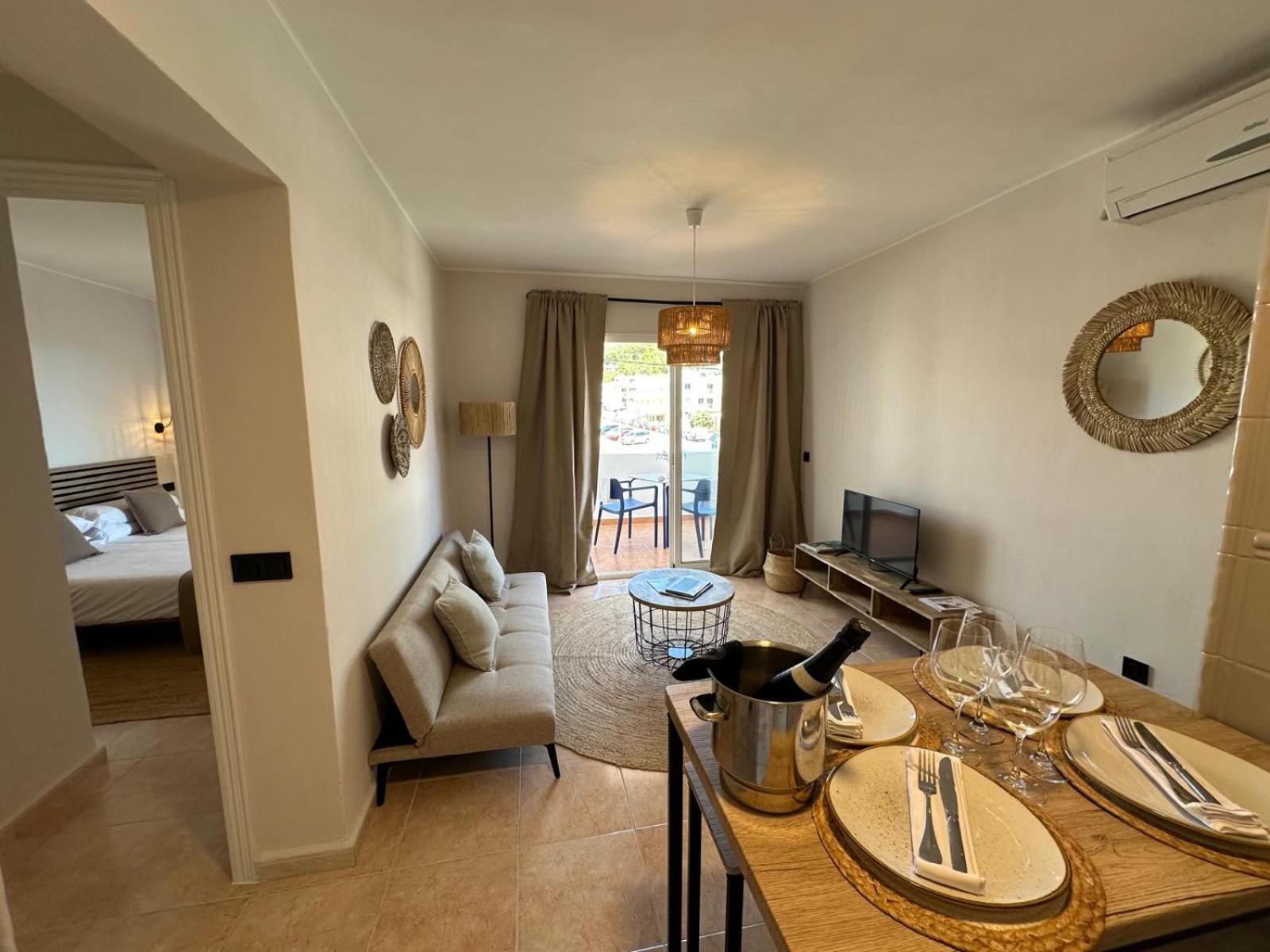 Apartamentos Ses Veles Cala Llonga  Exterior foto