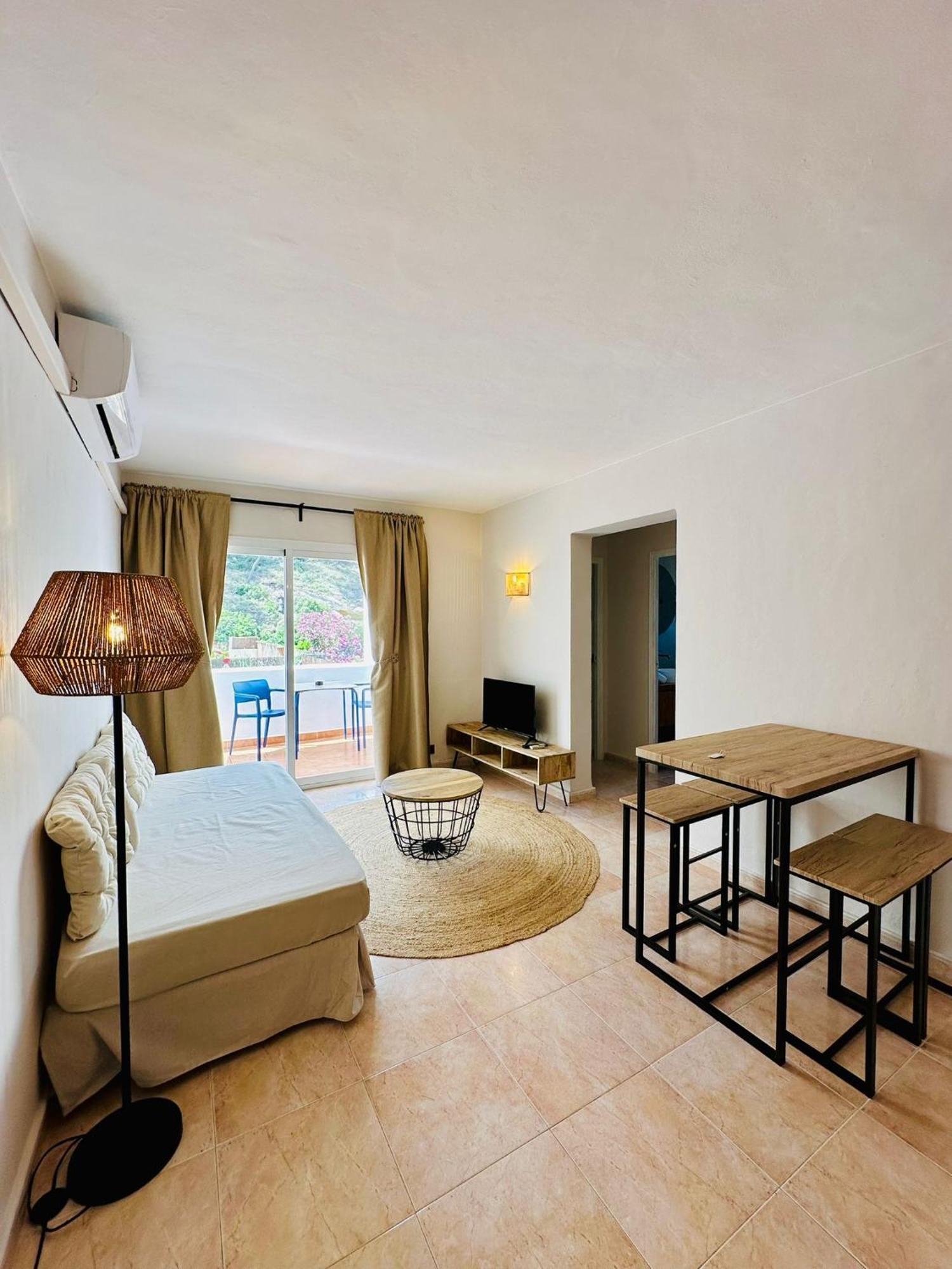 Apartamentos Ses Veles Cala Llonga  Exterior foto