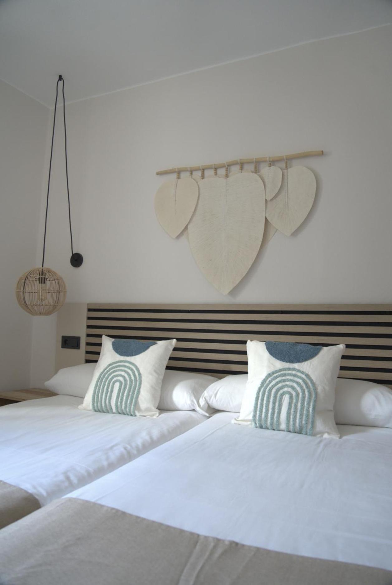 Apartamentos Ses Veles Cala Llonga  Exterior foto