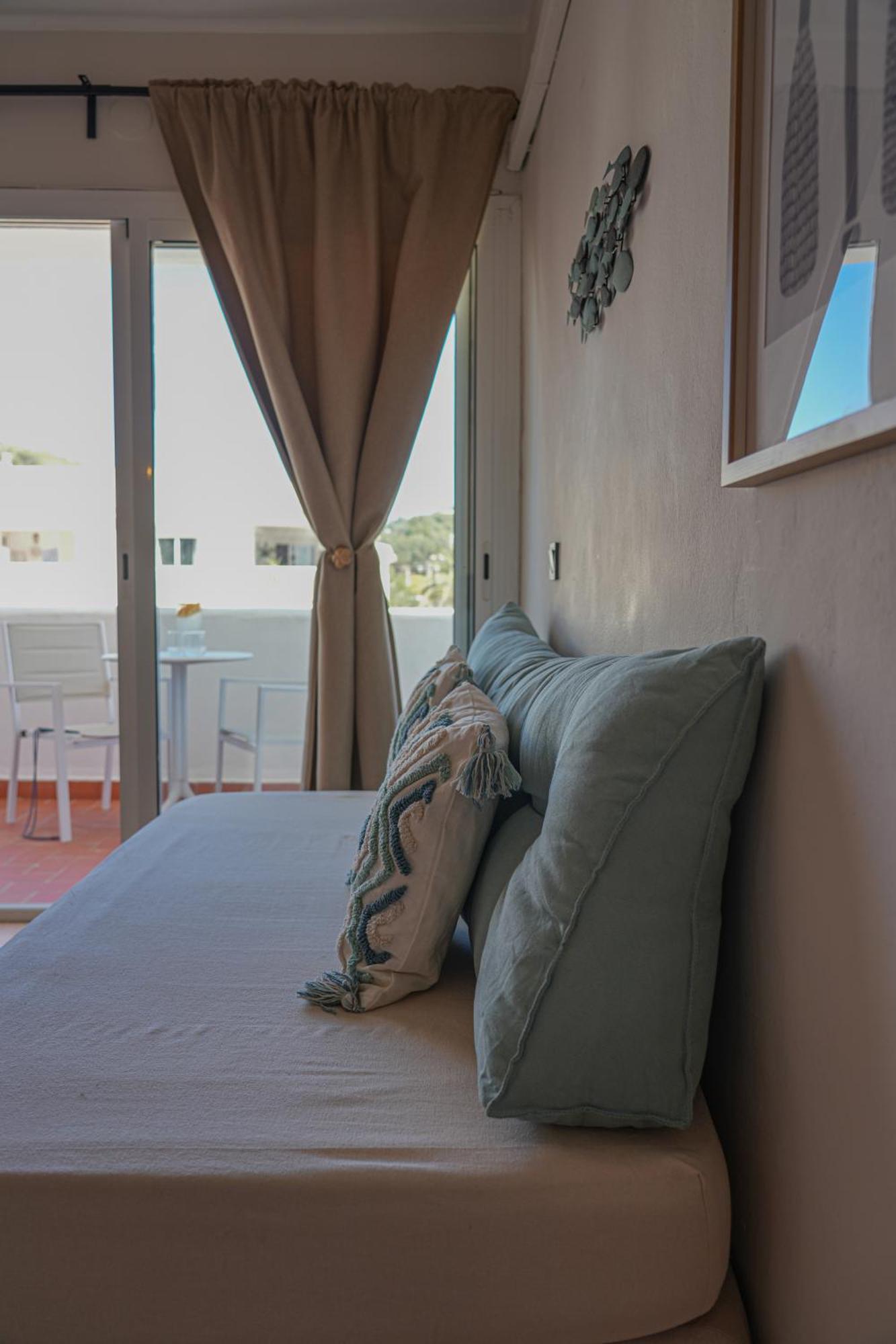 Apartamentos Ses Veles Cala Llonga  Exterior foto