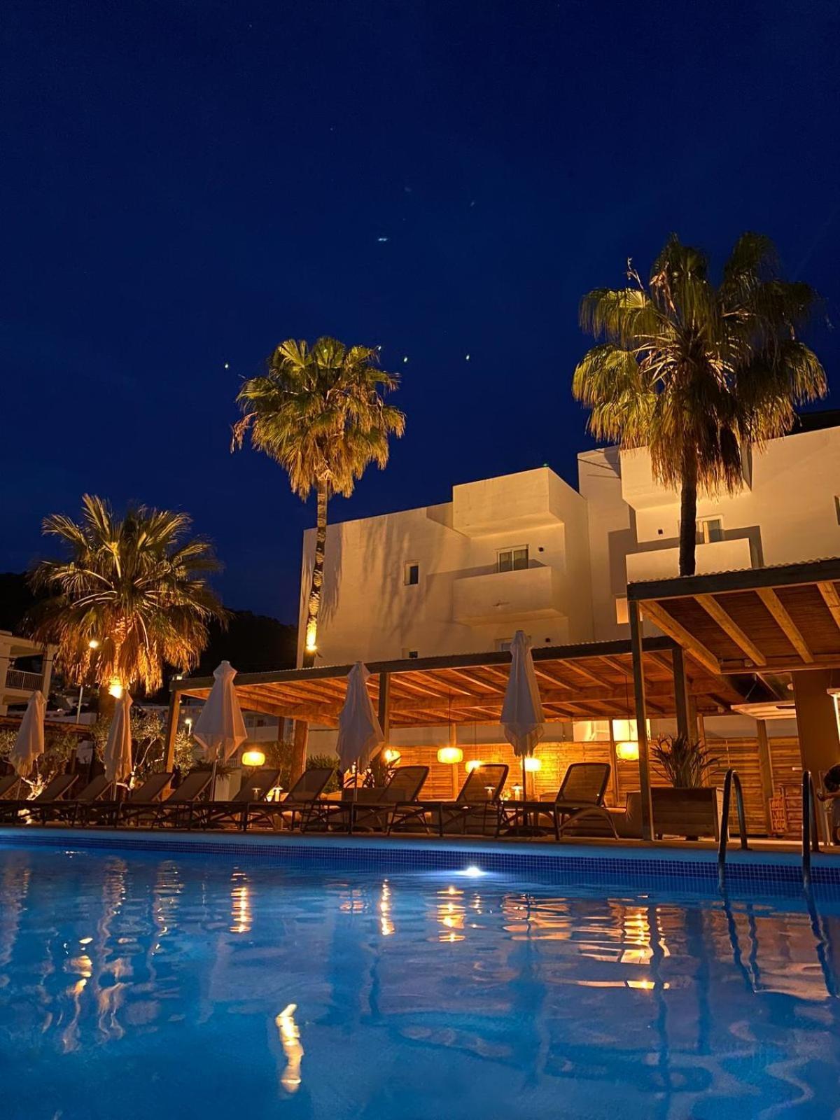 Apartamentos Ses Veles Cala Llonga  Exterior foto