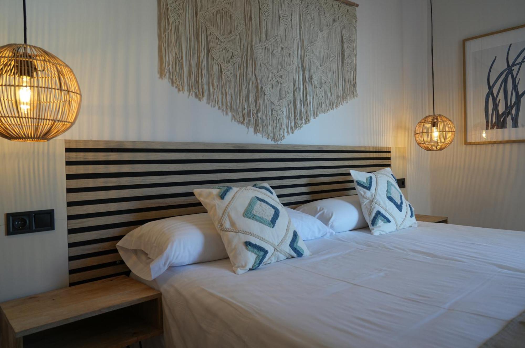 Apartamentos Ses Veles Cala Llonga  Exterior foto