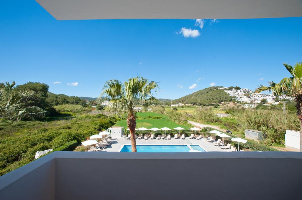 Apartamentos Ses Veles Cala Llonga  Exterior foto