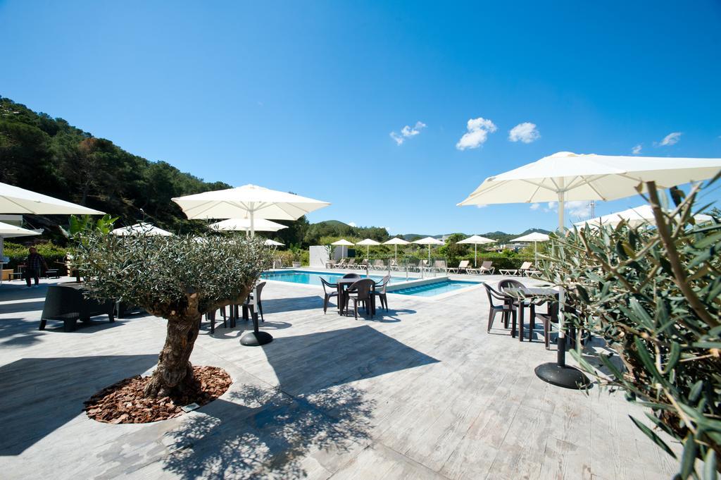Apartamentos Ses Veles Cala Llonga  Exterior foto