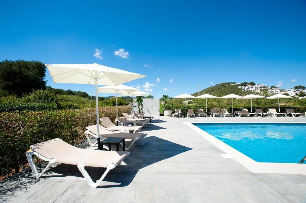 Apartamentos Ses Veles Cala Llonga  Exterior foto