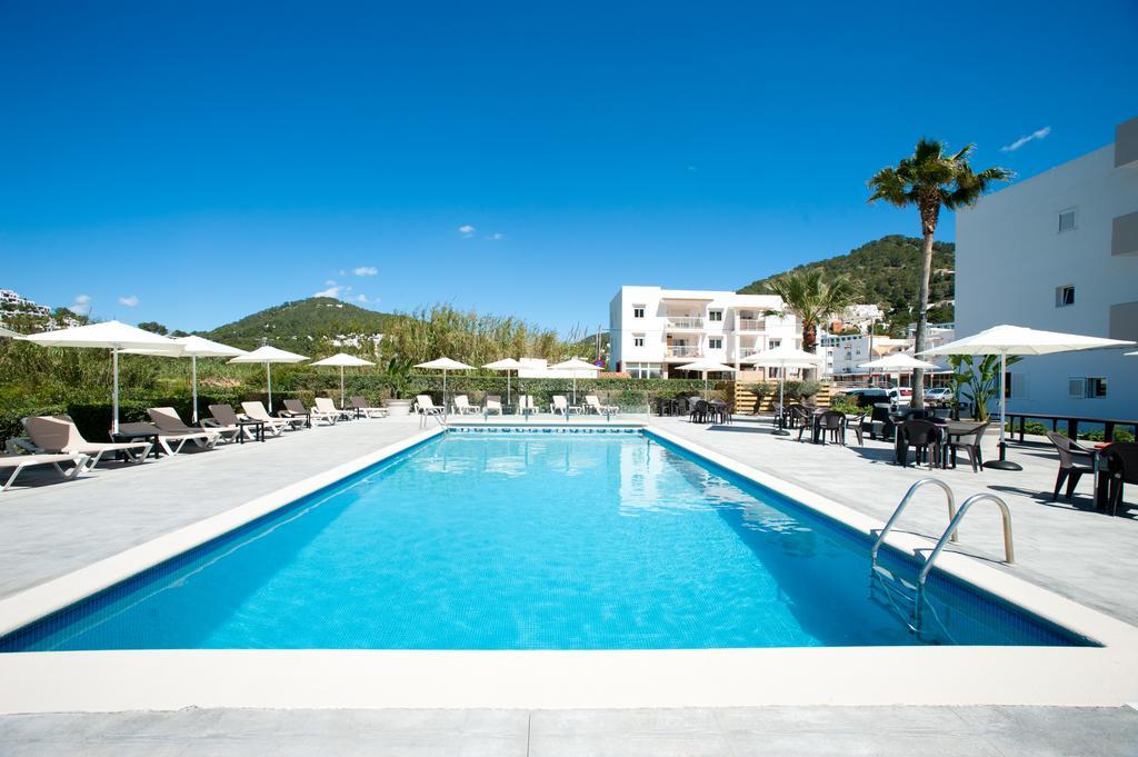 Apartamentos Ses Veles Cala Llonga  Exterior foto
