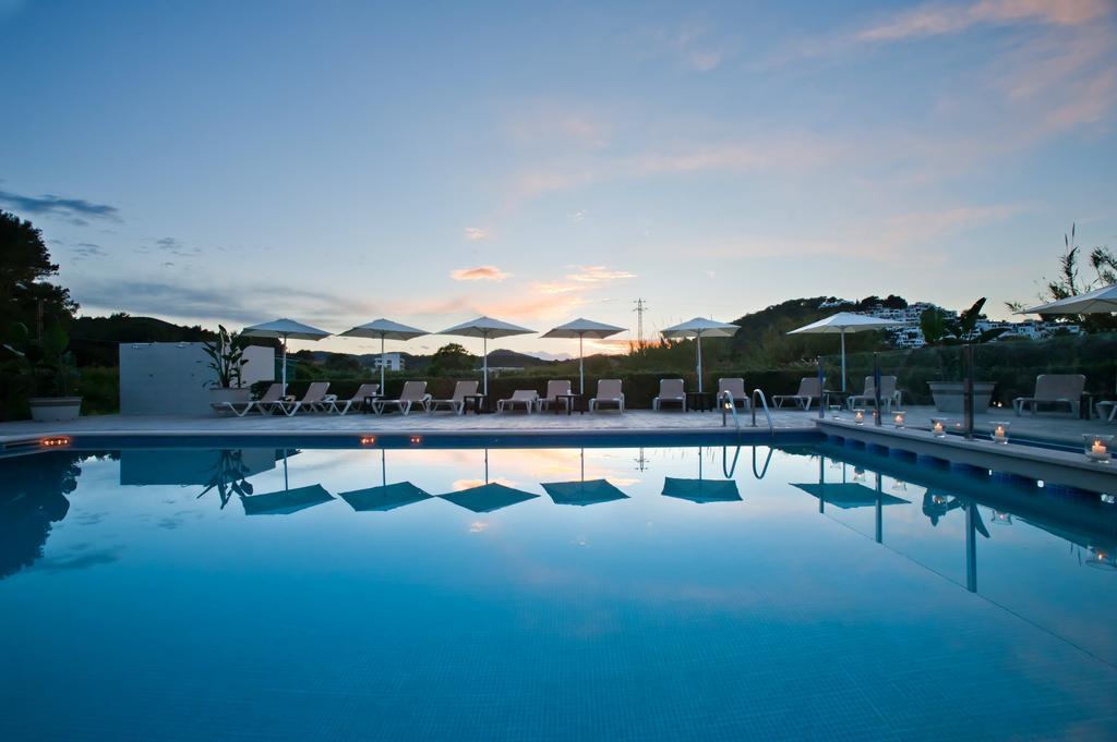 Apartamentos Ses Veles Cala Llonga  Exterior foto